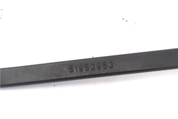 Recambio de brazo limpiaparabrisas delantero derecho para jeep renegade (bu) 1.6 limited fwd referencia OEM IAM 97036203 5195396