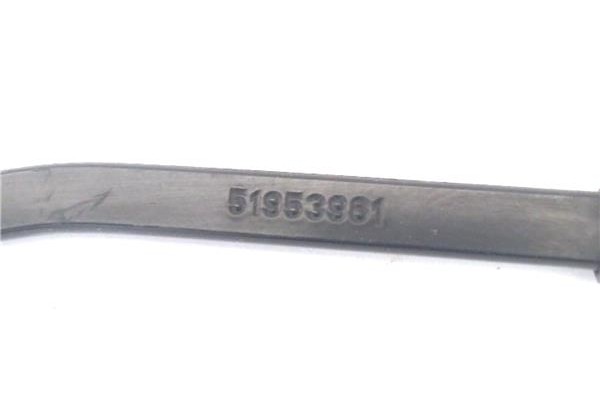 Recambio de brazo limpiaparabrisas delantero izquierdo para jeep renegade (bu) 1.6 limited fwd referencia OEM IAM 97036203 51953