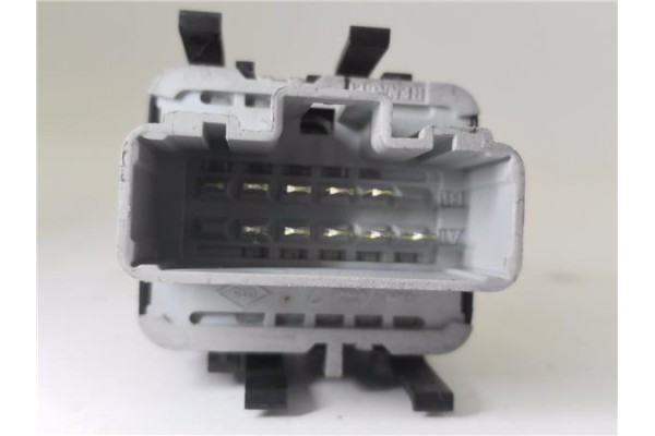 Recambio de mando elevalunas delantero izquierdo para renault grand scénic ii (jm0/1_) 1.9 dci (jm14) referencia OEM IAM 015088D