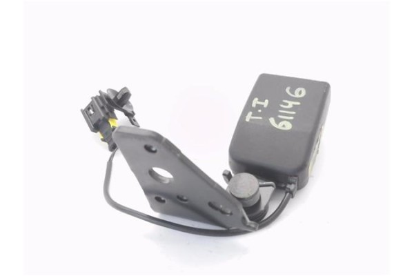 Recambio de anclaje cinturon trasero izquierdo para peugeot 207 1.4 x-line referencia OEM IAM 96498078XX  