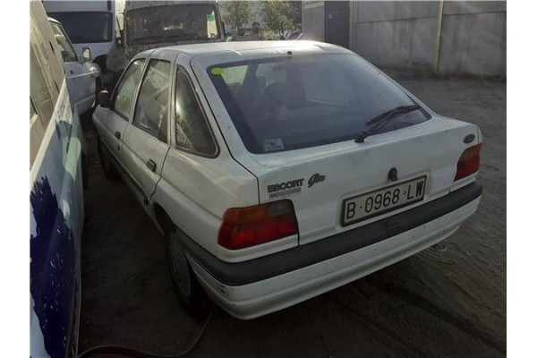 ford escort berlina del año 1990