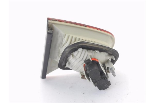 Recambio de piloto porton trasero derecho para audi a4 berlina (8e) 2.0 tdi 16v (103kw) referencia OEM IAM 8E5945094 96503802 
