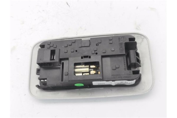 Recambio de luz trasero central techo para jeep renegade (bu) 1.6 limited fwd referencia OEM IAM 7356121870  