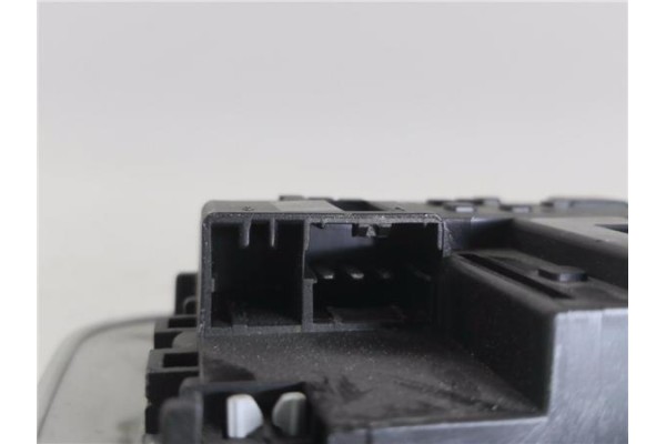 Recambio de luz trasero central techo para jeep renegade (bu) 1.6 limited fwd referencia OEM IAM 7356121870  