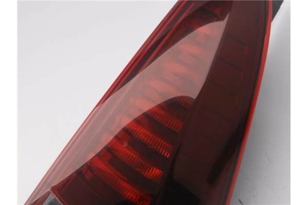 Recambio de piloto trasero derecho para renault espace iv (jk0) 2.0 dci (jk01, jk03) referencia OEM IAM 8200394724  