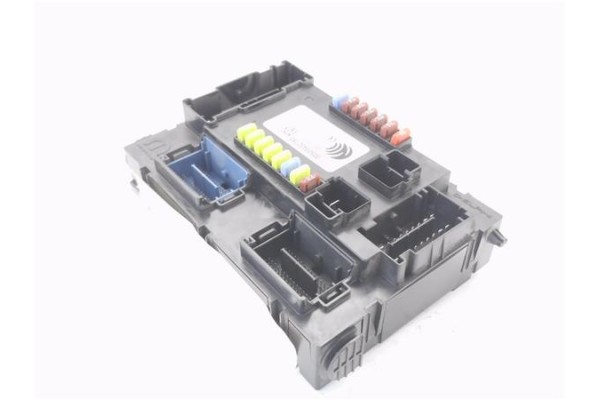 Recambio de caja fusibles/rele para jeep renegade (bu) 1.6 limited fwd referencia OEM IAM 00520432780 520432780 