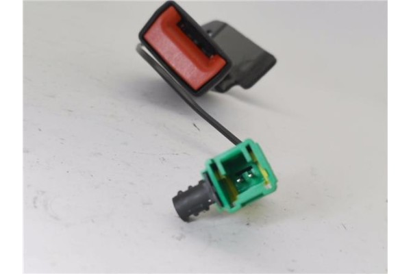 Recambio de anclaje cinturon trasero central para jeep renegade (bu) 1.6 limited fwd referencia OEM IAM 34174908C 735598099 