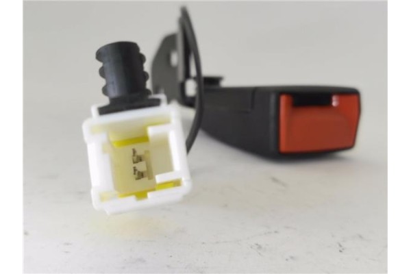 Recambio de anclaje cinturon trasero derecho para jeep renegade (bu) 1.6 limited fwd referencia OEM IAM 34174910C 735598107 