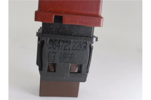 Recambio de interruptor luces emergencia para peugeot 207 1.4 x-line referencia OEM IAM 96472122KR  