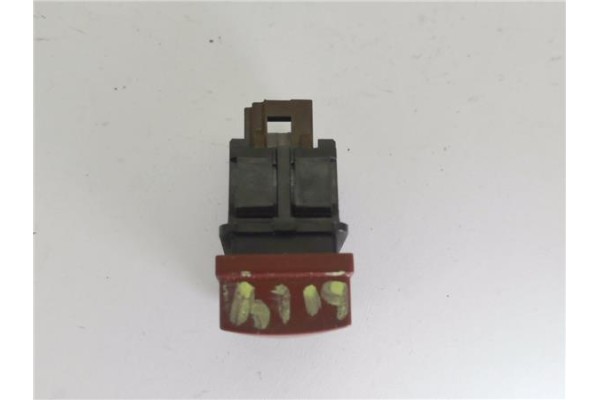 Recambio de interruptor luces emergencia para peugeot 207 1.4 x-line referencia OEM IAM 96472122KR  