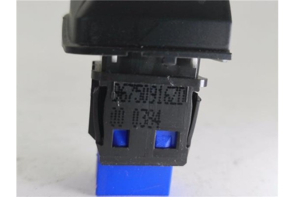 Recambio de interruptor luces emergencia para peugeot 2008 1.2 access referencia OEM IAM 96750916ZD  