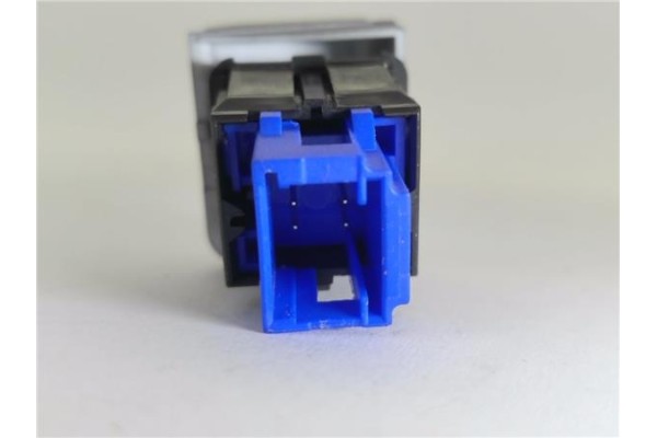 Recambio de interruptor luces emergencia para peugeot 2008 1.2 access referencia OEM IAM 96750916ZD  