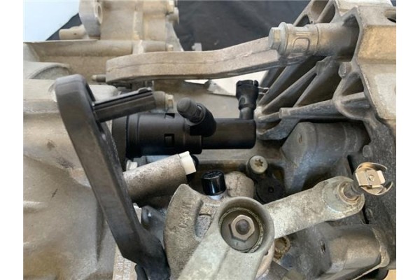 Recambio de caja cambios manual para volkswagen golf vii berlina (bq1/be2) 1.6 sport referencia OEM IAM TKV 30101964 