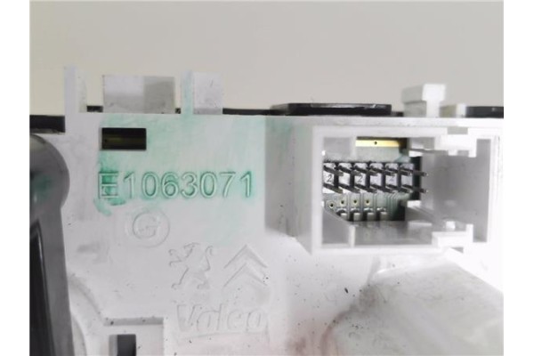 Recambio de mandos calefaccion / a.a. para peugeot 208 1.2 access referencia OEM IAM E1063071  