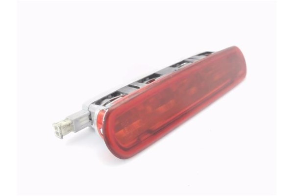 Recambio de luz central de freno para opel combo d 1.3 selection l2h1 referencia OEM IAM E240037  