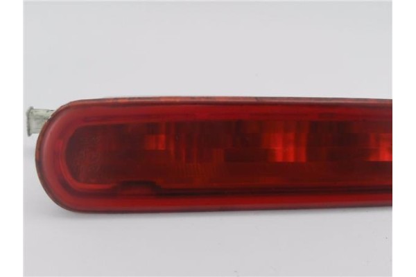 Recambio de luz central de freno para opel combo d 1.3 selection l2h1 referencia OEM IAM E240037  