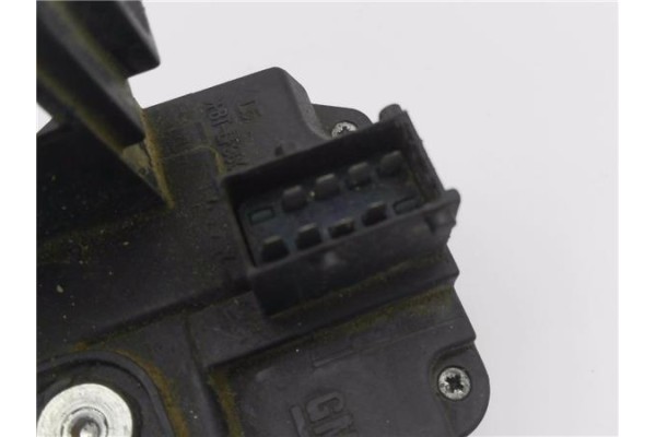 Recambio de cierre electromagnetico trasero izquierdo para renault trafic ii furgón 1.9 27 cn referencia OEM IAM 8200020187 9116