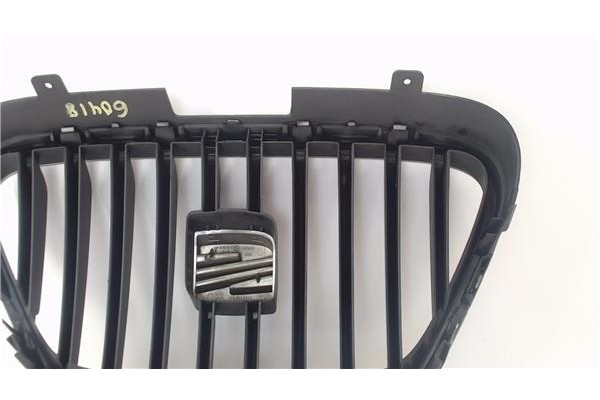 Recambio de rejilla paragolpes delantero para seat altea (5p1) 1.9 tdi referencia OEM IAM 5P9853654  