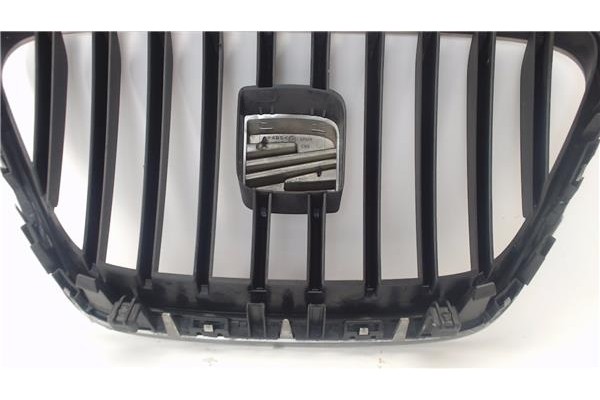 Recambio de rejilla paragolpes delantero para seat altea (5p1) 1.9 tdi referencia OEM IAM 5P9853654  