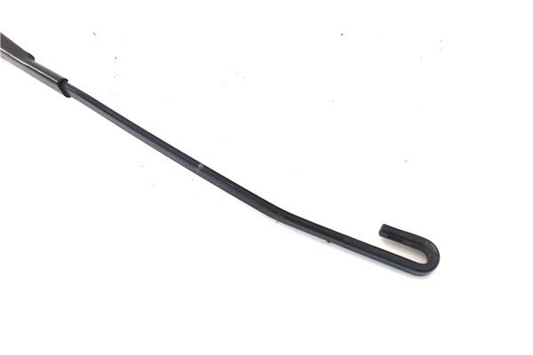 Recambio de brazo limpiaparabrisas delantero derecho para nissan nv200 furgón 1.5 dci referencia OEM IAM F721  
