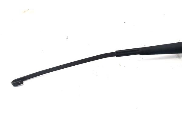 Recambio de brazo limpiaparabrisas delantero derecho para nissan nv200 furgón 1.5 dci referencia OEM IAM F721  