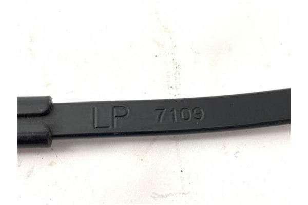 Recambio de brazo limpiaparabrisas delantero para toyota yaris (ksp9/scp9/nlp9) 1.3 vvt-i referencia OEM IAM 7109  