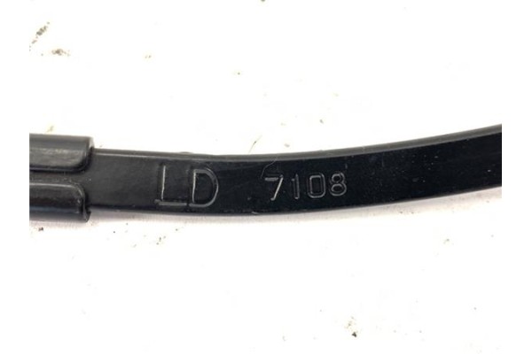 Recambio de brazo limpiaparabrisas delantero para toyota yaris (ksp9/scp9/nlp9) 1.3 vvt-i referencia OEM IAM 7108  