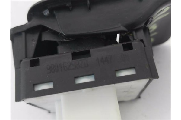 Recambio de mando elevalunas delantero izquierdo para citroen c3 1.2 feel referencia OEM IAM 98016298ZD  
