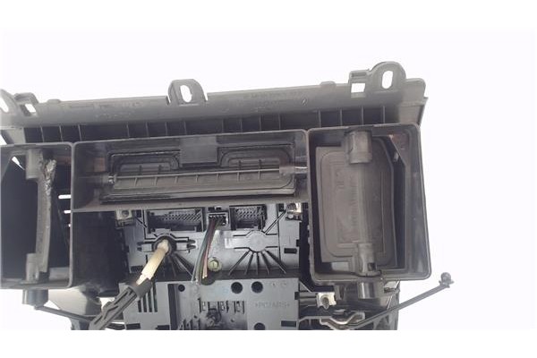 Recambio de consola para mercedes-benz vito / mixto furgón (w639) 109 cdi referencia OEM IAM A2205456528  