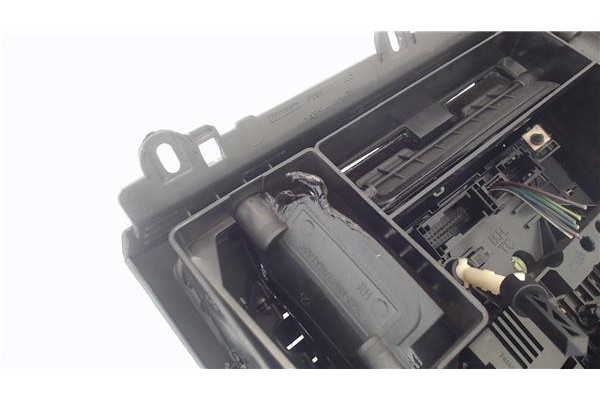 Recambio de consola para mercedes-benz vito / mixto furgón (w639) 109 cdi referencia OEM IAM A2205456528  