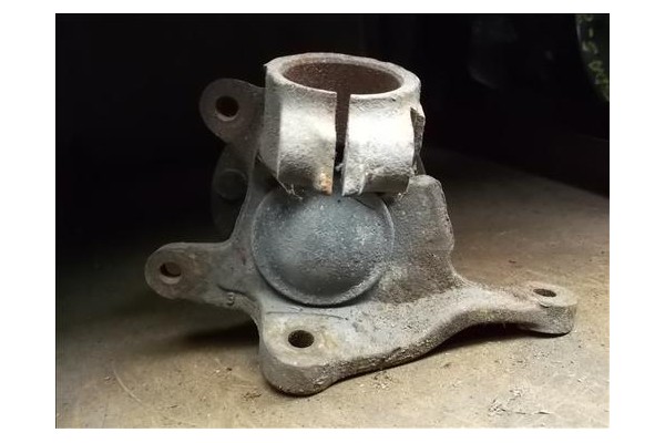 Recambio de mangueta delantero izquierda para ford sierra berlina 2.0 referencia OEM IAM   