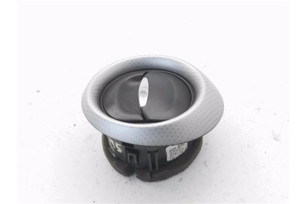 Recambio de rejilla entrada de aire para renault clio iv 1.5 business referencia OEM IAM 08239006  