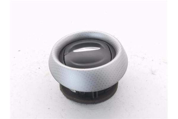 Recambio de rejilla entrada de aire para renault clio iv 1.5 business referencia OEM IAM 08239006  