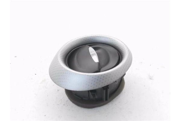 Recambio de rejilla entrada de aire para renault clio iv 1.5 business referencia OEM IAM 08239006  