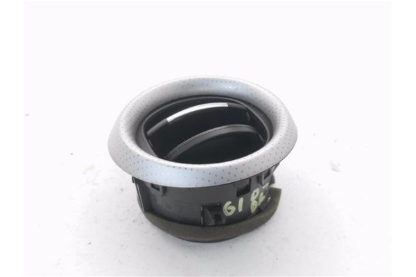 Recambio de rejilla entrada de aire para renault clio iv 1.5 business referencia OEM IAM 08239006  