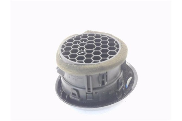 Recambio de rejilla entrada de aire para renault clio iv 1.5 business referencia OEM IAM 08239006  