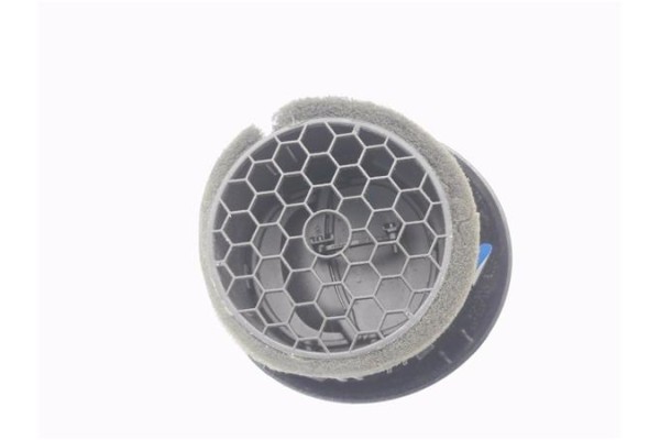 Recambio de rejilla entrada de aire para renault clio iv 1.5 business referencia OEM IAM 08239006  