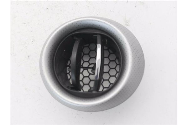 Recambio de rejilla entrada de aire para renault clio iv 1.5 business referencia OEM IAM 08239006  