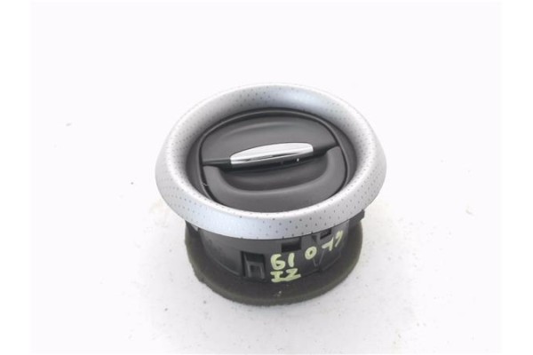 Recambio de rejilla entrada de aire para renault clio iv 1.5 business referencia OEM IAM 687601310R 08239006 