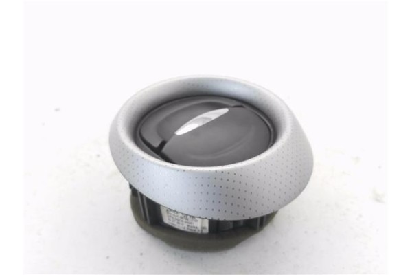 Recambio de rejilla entrada de aire para renault clio iv 1.5 business referencia OEM IAM 687601310R 08239006 