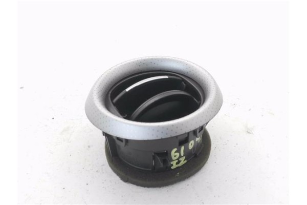 Recambio de rejilla entrada de aire para renault clio iv 1.5 business referencia OEM IAM 687601310R 08239006 