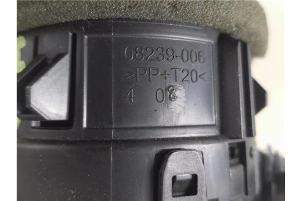Recambio de rejilla entrada de aire para renault clio iv 1.5 business referencia OEM IAM 687601310R 08239006 