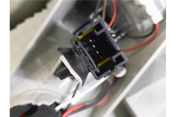 Recambio de piloto trasero izquierdo para renault grand scénic iii (jz0/1_) 1.5 dci referencia OEM IAM 265550014R  