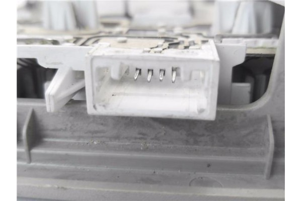 Recambio de luz delantero central techo para renault clio iv 1.5 business referencia OEM IAM 739486822R  