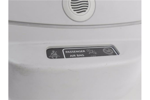 Recambio de luz delantero central techo para renault clio iv 1.5 business referencia OEM IAM 739486822R  