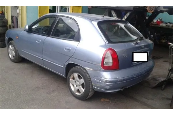 daewoo nubira berlina del año 2003