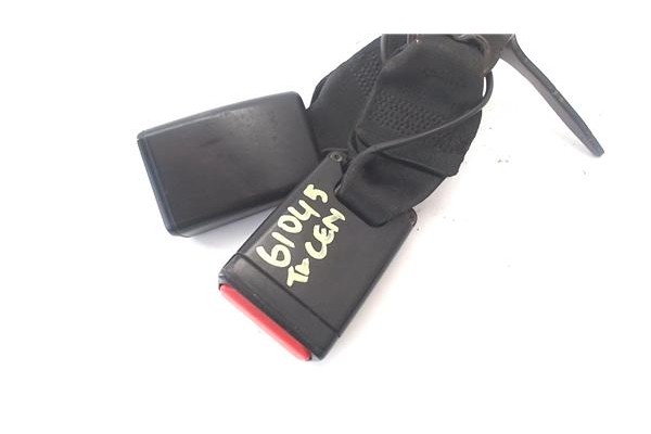 Recambio de anclaje cinturon trasero derecho para renault clio iv 1.5 business referencia OEM IAM 878167711R 2344129 