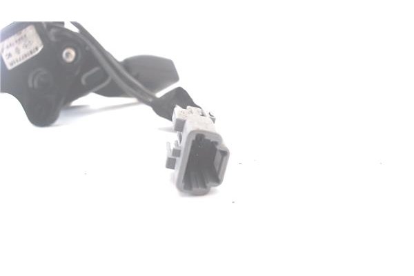 Recambio de anclaje cinturon trasero derecho para renault clio iv 1.5 business referencia OEM IAM 878167711R 2344129 