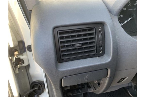 Recambio de rejilla entrada de aire para peugeot expert furgón 2.0 furgón l1h1 referencia OEM IAM 8265Y4  