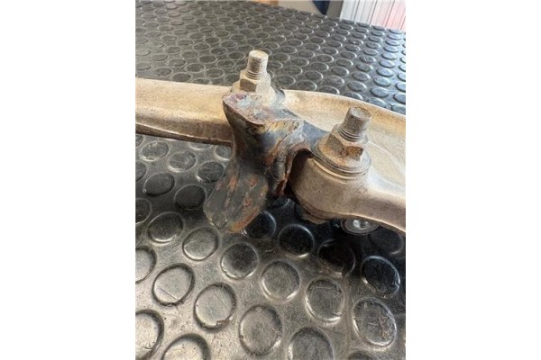 Recambio de brazo suspension delantero derecho para nissan x-trail (t30) 2.0 referencia OEM IAM 545008H310  